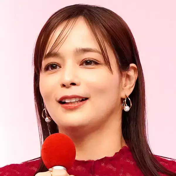 電撃離婚公表の加藤ローサ、清楚ワンピの最新ショットが「お人形さんみたい」「ナイススマイル」と絶賛！
