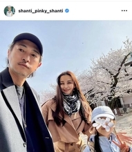 窪塚洋介の妻・ＰＩＮＫＹ「今年も大切な人達と美しい桜を見ることができて幸せ」家族ショットを披露！