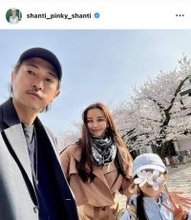窪塚洋介の妻・ＰＩＮＫＹ「今年も大切な人達と美しい桜を見ることができて幸せ」家族ショットを披露！