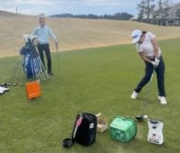 ゴルフ「天才少女」須藤弥勒がヨネックス研究開発工房でクラブ調整「今までと違うゴルフをします」