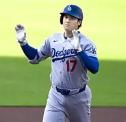 大谷翔平がＭＬＢ史上初の快挙　先発投手で初球先頭打者本塁打…記録ずくめ、約１か月ぶりのリアル二刀流で偉業