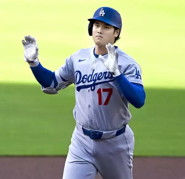 大谷翔平がＭＬＢ史上初の快挙　先発投手で初球先頭打者本塁打…記録ずくめ、約１か月ぶりのリアル二刀流で偉業