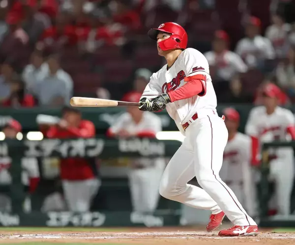 【広島】名原典彦がプロ１号　８回に左翼へソロ　デビューから５戦で４度目のマルチ