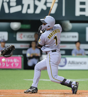【阪神】森下翔太、今季７個目の死球で左翼席から怒号　一瞬顔をゆがめるもすぐに一塁へ