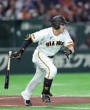 「【巨人】鮮やかな先制パンチ！泉口友汰が中前適時打　先発・山崎伊織に初回３点をプレゼント」の画像1