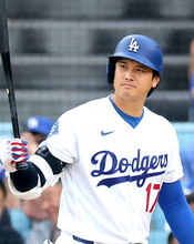 大谷翔平が「ロボット審判」効果で四球勝ち取る　「２―２」のはずが「３―１」に　４打席で３出塁→１０戦ぶり８盗塁目も