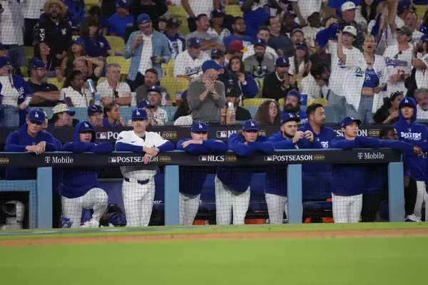”優勝慣れ”か、ボブルヘッド人形にも負けたドジャースのＰＳ　空席目立つさみしい本拠地で終戦