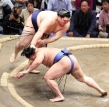大の里が１敗を守る　若隆景に勝利