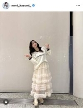 森香澄「カジュアルと甘めの組み合わせって可愛い」フリフリロングの甘めコーデを披露！