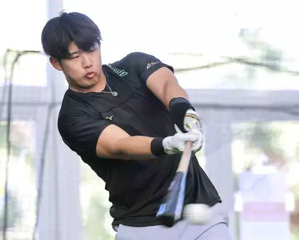 巨人・石塚裕惺　休日返上６１１スイング　阿部監督からの宿題マン振りジャストミート連発