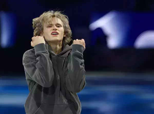 【五輪】マリニン、失意の五輪デビューから再びファンの前へ　万雷の拍手に両手で顔を覆い感極まる　４回転ジャンプも披露…エキシビション