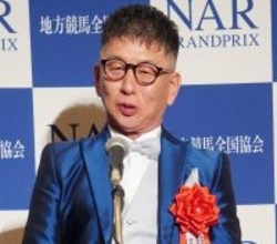 【ＮＡＲグランプリ２０２５表彰式】年度代表馬・ディクテオン　荒山勝徳調教師「ドバイで恥ずかしい競馬はできない」