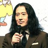 「一瞬誰！？ピース又吉　ロン毛→髪“スッキリ”！雰囲気変わった最新ショット…６年ぶりの長編小説も話題」の画像1