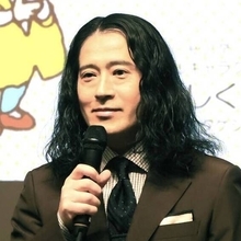 一瞬誰！？ピース又吉　ロン毛→髪“スッキリ”！雰囲気変わった最新ショット…６年ぶりの長編小説も話題