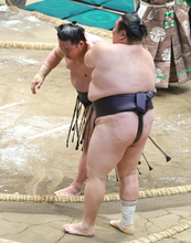友風が６枚目　「相手が良かったと思います。考えた相撲を取られました」