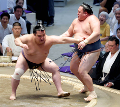 【大相撲】１３年ぶりの十両・玉鷲が初黒星「くー」　悔しさ漏れる　１勝１敗「落ち着いていけば良かった」