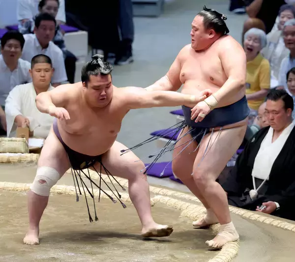 【大相撲】１３年ぶりの十両・玉鷲が初黒星「くー」　悔しさ漏れる　１勝１敗「落ち着いていけば良かった」