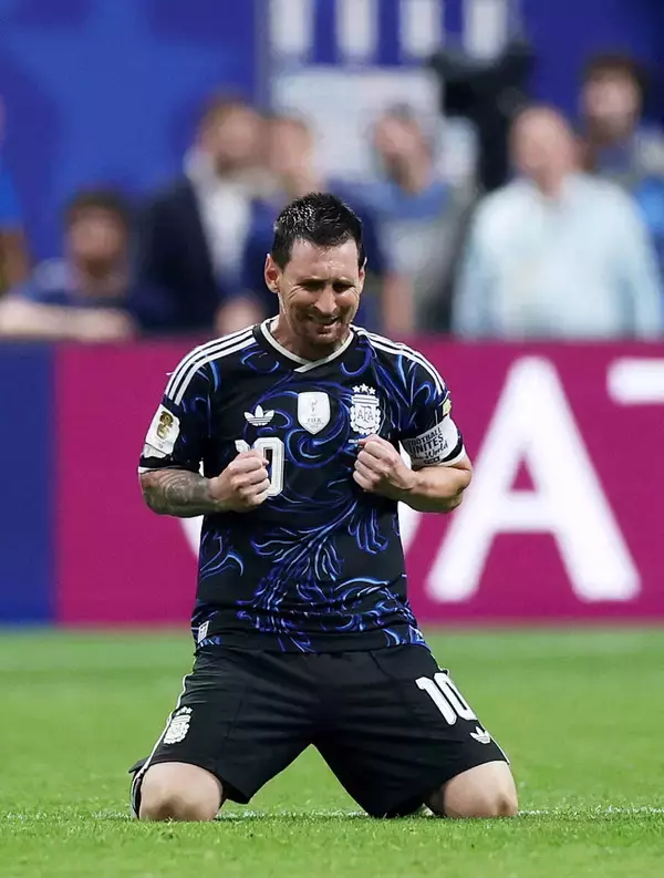 【Ｗ杯】メッシがほえた…決勝進出決定と同時に大絶叫　圧巻２アシストで７分間の逆転劇演出　アルゼンチン連覇に王手