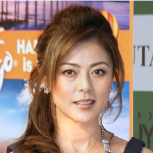 武田久美子、大胆ビキニ姿で海辺で熱唱！ノリノリな姿に熱視線「ヤバいヤバい」「まさに水辺に戯れる女神」「ナイスバディ」