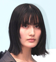 久々に見た！橋本愛　膝上２０センチ＆キャミソール姿も　全身ショット騒然「ハンサムな誘惑」