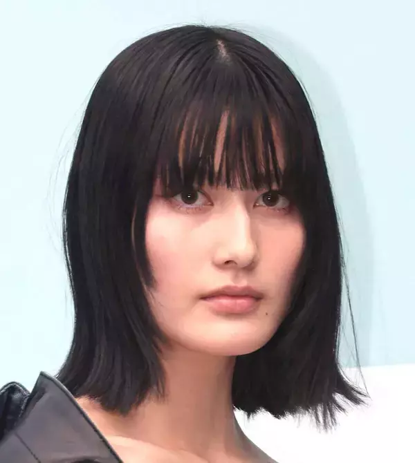 久々に見た！橋本愛　膝上２０センチ＆キャミソール姿も　全身ショット騒然「ハンサムな誘惑」