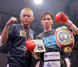 【ボクシング】ＷＢＯ―ＡＰ王者・富岡浩介、１か月前に亡くなった母に誓う「世界のベルトを見せられるように」　２度目の防衛成功