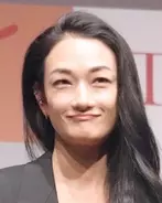 ４３歳・冨永愛、妊娠を発表「俳優・⼭本⼀賢さんとの間に、新しい命を授かりました」