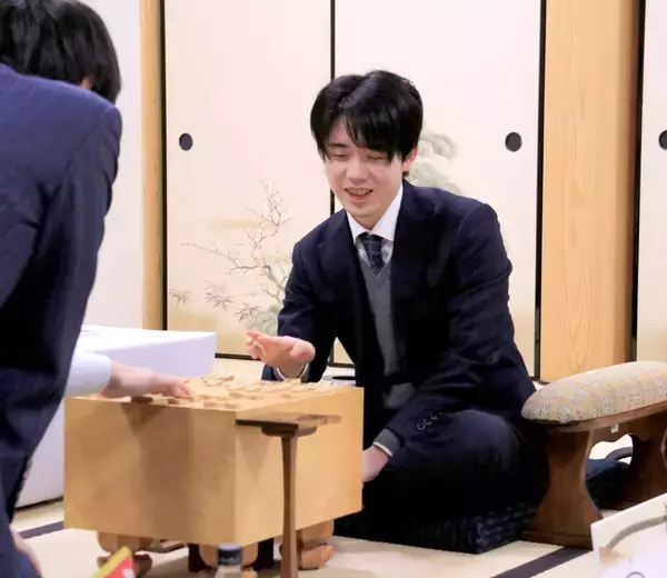 藤井聡太六冠、結婚した豊島将之九段へのコメント求められ１３秒間“長考”…叡王戦五番勝負へあと３勝
