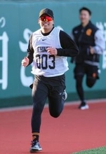 【巨人】育成５位・知念大成がムードメーカーに名乗り「盛り上げていきたい」新人合同自主トレ初日