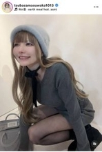 益若つばさ、美脚映える黒タイツ姿に「ビジュ爆発すぎ」「キャー」「世界一キレイ」「これはあかんやつ」