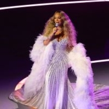 【五輪開会式】歌姫マライア・キャリーがイタリア語で熱唱　白の大胆衣装