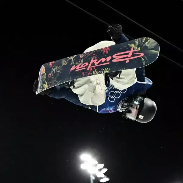 【五輪】平野歩夢が６人目で登場も１回目は転倒　骨盤骨折など大けがから復活、２大会連続金メダルを狙う　スノボＨＰ