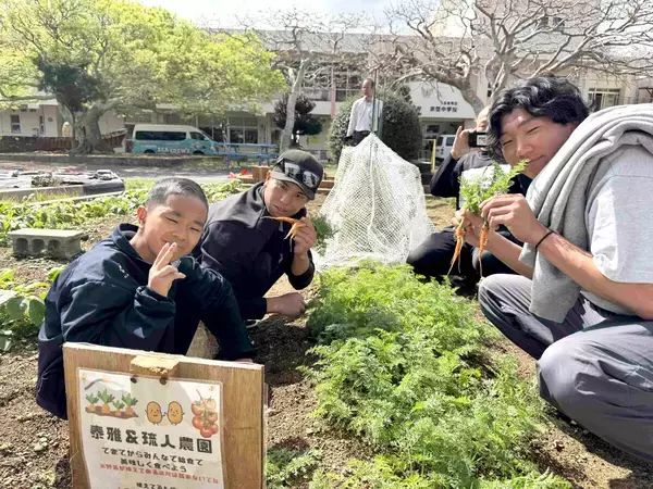 【巨人】門脇誠が沖縄・津堅島でにんじん収穫＆児童と交流「楽しかったです」開幕スタメンへ「結果を出す」