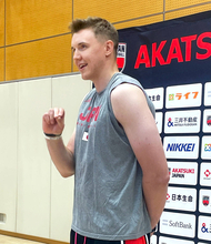 【バスケ】パリ五輪代表のジョシュ・ホーキンソン　サッカーＷ杯オランダ戦「本当に感動」…必勝ハチマキで現地観戦