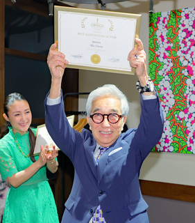 日本人初の快挙　９４歳・大村崑が米ＮＹの映画賞で助演男優賞　「ウソ、冗談でしょ」最初信じられず　受賞パーティーで特技のスクワット披露