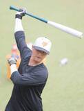 「【巨人】吉川尚輝が２軍の試合前練習に参加　左太もも裏の肉離れから２日の３軍戦で実戦復帰」の画像1