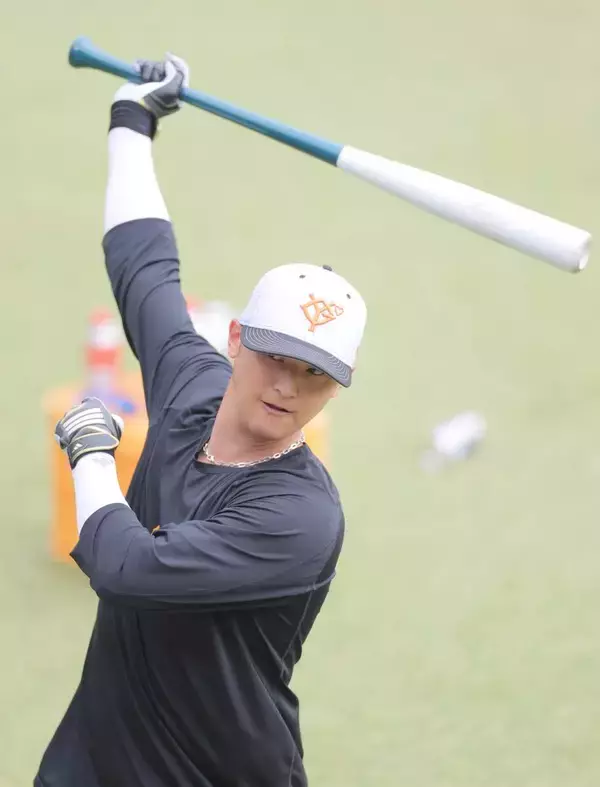 【巨人】吉川尚輝が２軍の試合前練習に参加　左太もも裏の肉離れから２日の３軍戦で実戦復帰