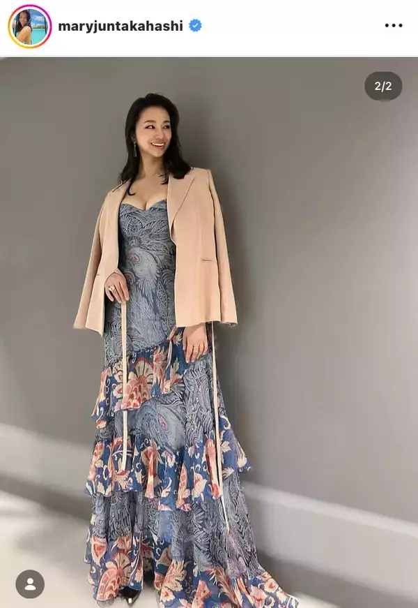 高橋メアリージュン、胸元あらわ！魅惑的なロングドレス姿に「きゃー」「神々しいまでの美しさ」「たまらんス」