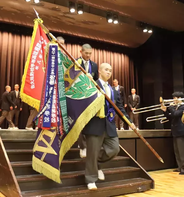 【高校野球】大阪桐蔭・黒川虎雅主将「西谷先生みたいにアドリブはまだ上手じゃないので準備させていただきました」優勝報告会熱いスピーチに拍手喝采