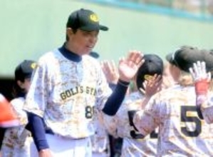 【女子野球】元ヤクルト監督の小川淳司氏が率いるゴールドジムが逆転勝ちで初戦を飾る「ＮＰＢも女子野球も一緒」