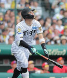 「【阪神】佐藤輝明、均衡を破る先制６号ソロ！難敵・栗林良吏を打ち砕く」の画像1