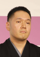 大相撲中継に映り込んだ人気講談師、ラジオ番組での予告通り観戦