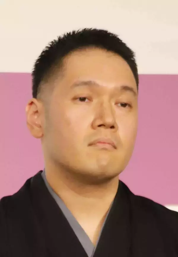 大相撲中継に映り込んだ人気講談師、ラジオ番組での予告通り観戦