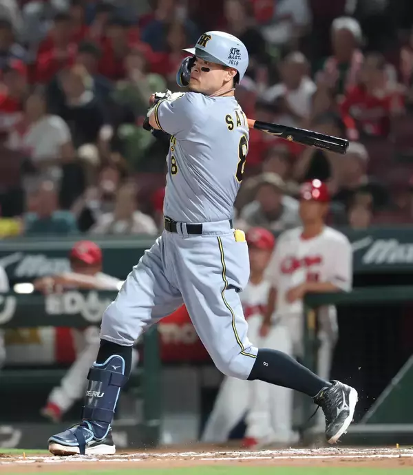 【阪神】佐藤輝明、因縁の相手・ハーンから怒りの決勝２点二塁打！　大山悠輔が脇腹に死球受け乱闘寸前の警告試合　４カード連続勝ち越しで単独首位キープ