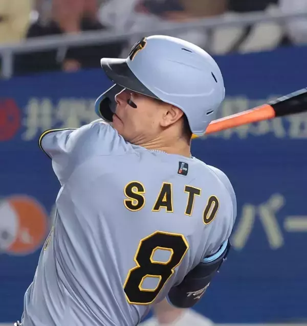 【阪神】佐藤輝明も３０号！森下翔太とアベック弾で節目の一発　３冠王へエンジン全開