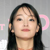 「剛力彩芽、３４歳誕生日に愛しの姪っ子とじゃれ合う「幸せ時間」ショットに祝福殺到！「２人の姿がたまらない」」の画像1