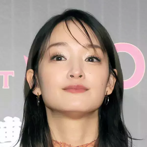 剛力彩芽、３４歳誕生日に愛しの姪っ子とじゃれ合う「幸せ時間」ショットに祝福殺到！「２人の姿がたまらない」