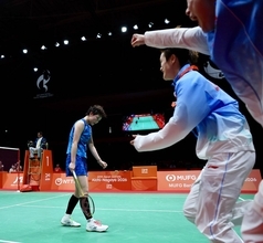 【バドミントン】日本女子は中国に３連敗で２大会連続の団体銀メダル　２０歳の宮崎友花は東京五輪シングルス金メダリストに完敗　…アジア大会