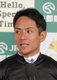 「浜中俊騎手は１月中旬の復帰が目標　落馬事故で骨折した左肩と左手首の手術を受け現在はリハビリ中」の画像1