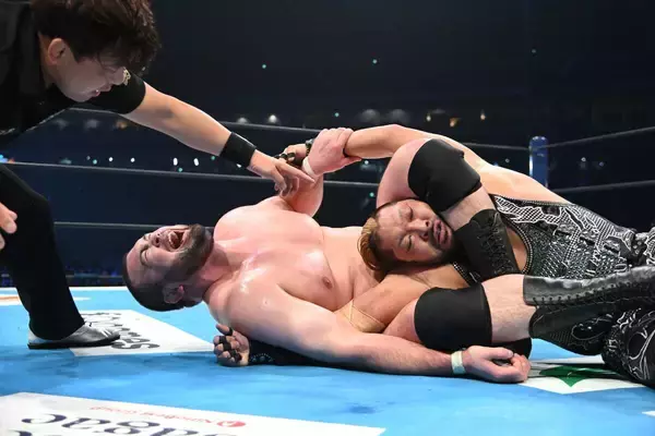 ＥＶＩＬ、ウルフアロンに絞め落とされ「失神」…醜態をさらし無言で闇に消える「きょう」大田区でリベンジ「タッグ戦」…１・４東京ドーム全成績